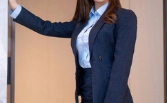 终于挺进小丹身体里了视频